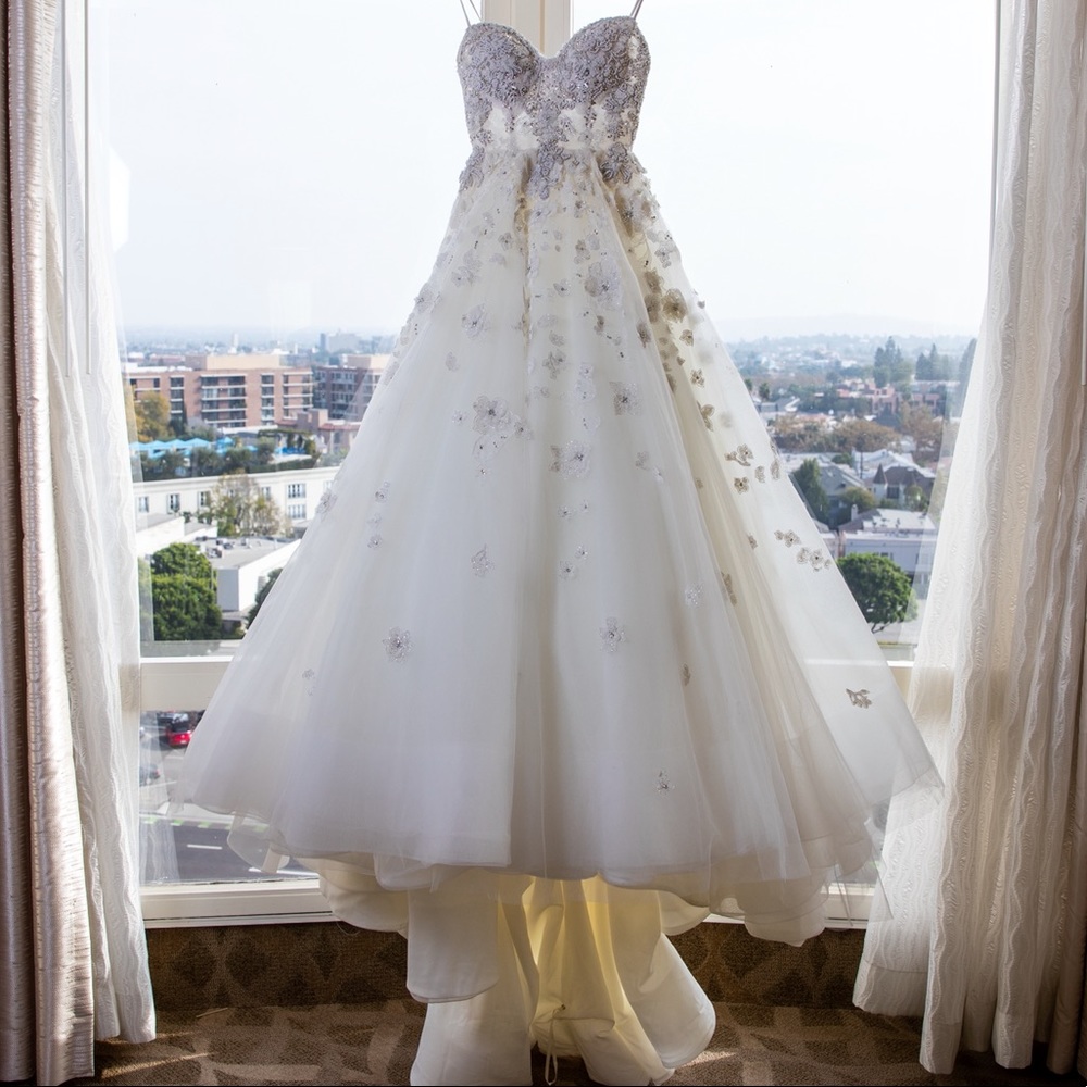 Wedding gown - Picture 2 of 8